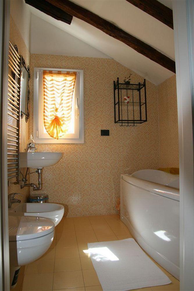B&B And Home La Piazzetta Della Pioggia بولونيا المظهر الخارجي الصورة